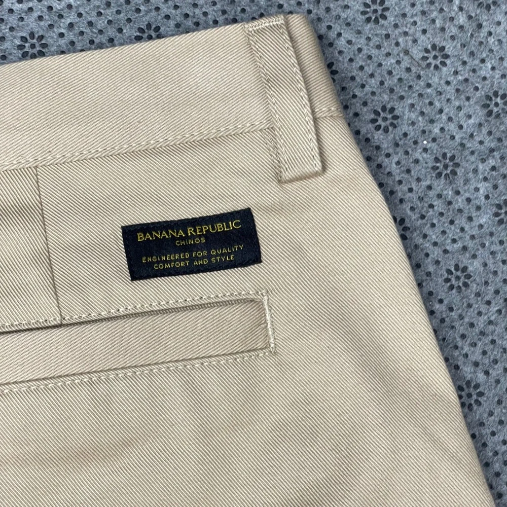 Banana Republic Mens 35x30 Straight ITALY FABRIC Khaki Chinos Tan Stretch Pants